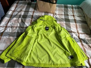 Cortavientos impermeable The North Face verde