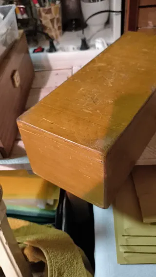 Archivador de madera de mesa antiguo