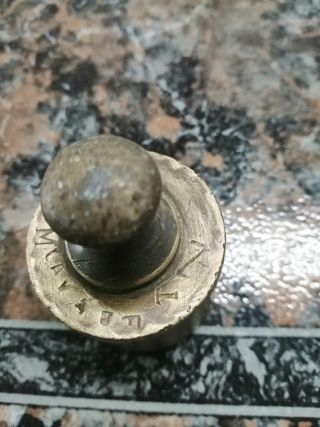 Peso antigo 1/2 kg , com marcaçoes
