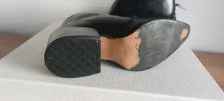 Botines negros con cremallera