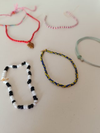 Lote de pulseras artesanales