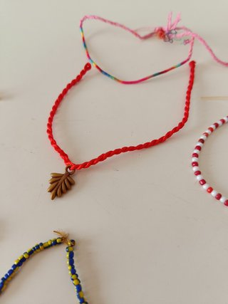 Lote de pulseras artesanales