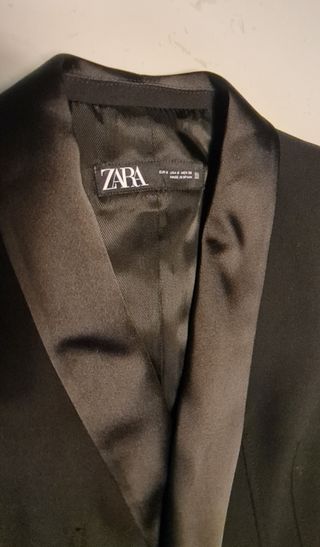 Traje de chaqueta y shorts ZARA negro. Esmoquin