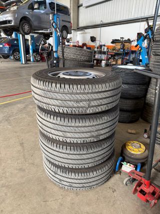 4 Llantas Peugeot Expert (Michelin 215/65 R 16 C)
