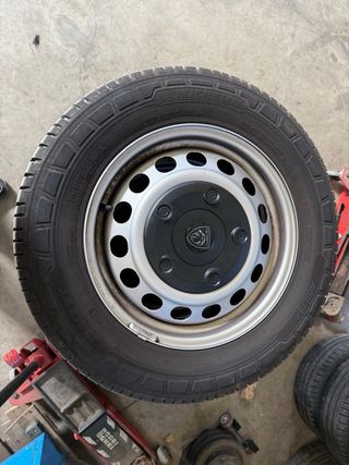 4 Llantas Peugeot Expert (Michelin 215/65 R 16 C)