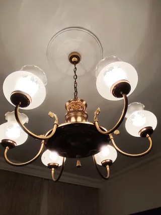 Lámpara de techo dorada