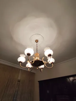 Lámpara de techo dorada