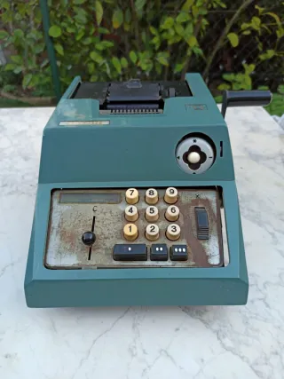 Calculadora Antigua mecánica Olivetti