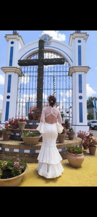 Traje Flamenca Sibilina color beige.