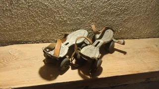 Patines Antiguos de Metal con Correas