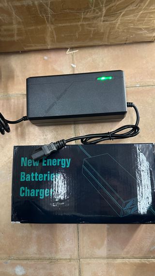 Cargador de portátil negro