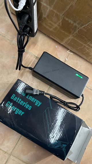 Cargador de portátil negro