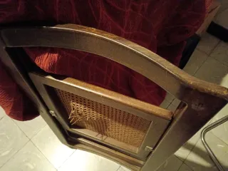 Silla de madera y ratán plegable