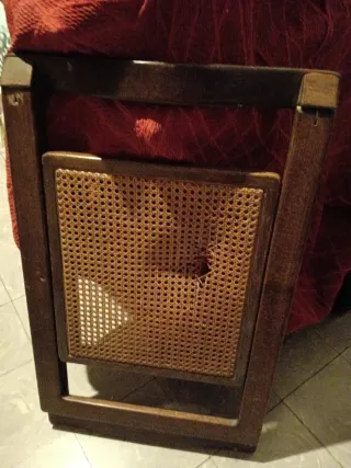 Silla de madera y ratán plegable