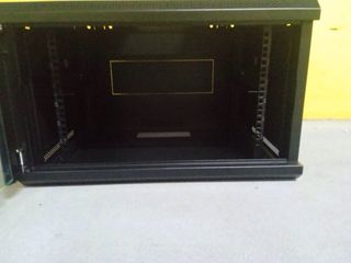 Rack de servidor con puerta de cristal