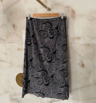 Falda midi estampada talla L