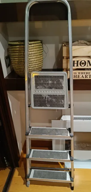 Escalera de aluminio plegable