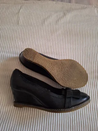 Zapatos negros ANTEA con cuña