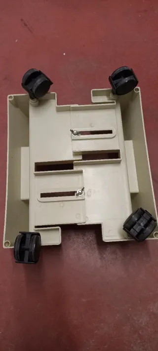 Soporte Ajustable para Torre PC