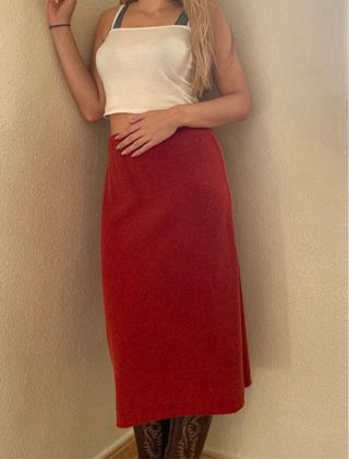 Falda midi roja con pelito Talla 40