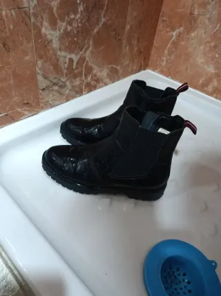 Botines negros planos