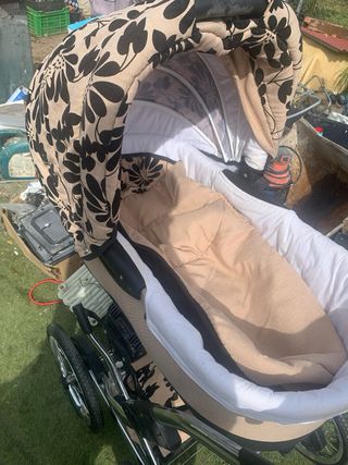 Carro de bebé con capota estampada