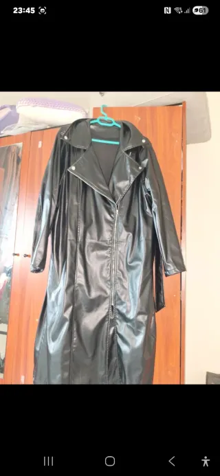 Gabardina larga negra