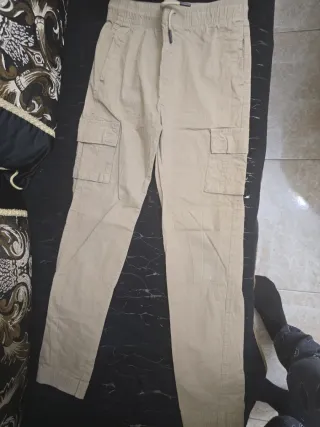 Pantalón cargo beige