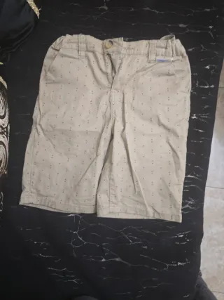 Pantalones cortos beige con estampado