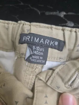 Pantalones cortos beige con estampado