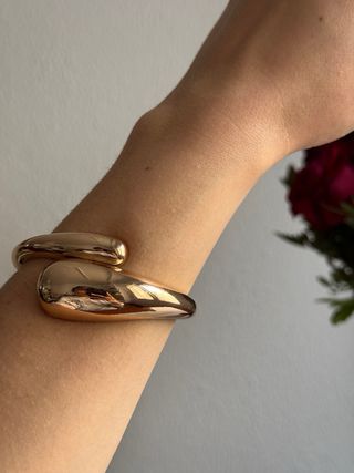 Pulsera Stradivarius dorada