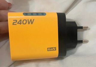 Cargador Rápido 240W GaN