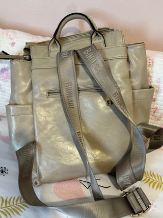 Bolso Binnari Beige con múltiples bolsillos