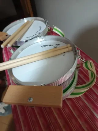 Confezione di 2 tamburi per bambini con bacchette