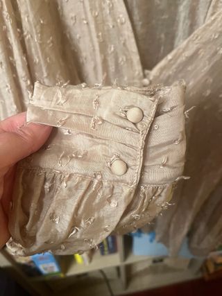 Camisa Zara plumeti beige Escotada Nunca usada