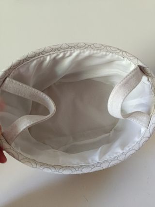 Dos cestos de tela con diseño