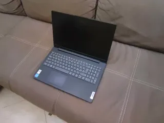 Portatile Lenovo v15 8gb RAM ssd 250gb 15.6"