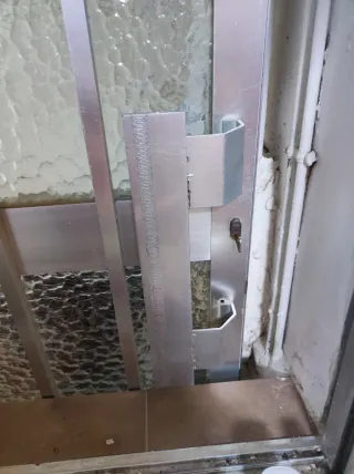 Puerta aluminio cristal carglass