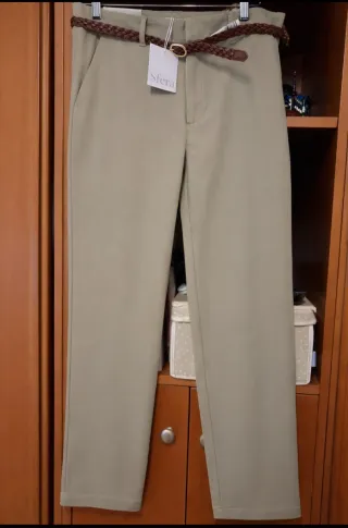 Pantalón beige Sfera con cinturón trenzado caqui