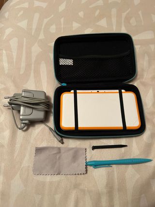 Nintendo 2DS XL Naranja y Blanca