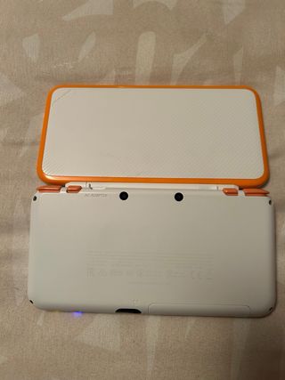 Nintendo 2DS XL Naranja y Blanca