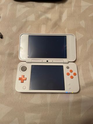 Nintendo 2DS XL Naranja y Blanca