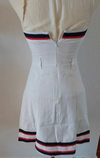 Vestido blanco con rayas