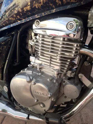 Suzuki Marauder 250 Cruiser Negra/Dorada