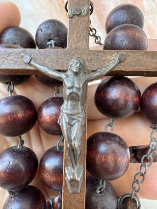 Rosario de madera cuentas grandes crucifijo