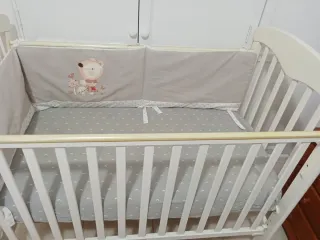 Cuna con colchón casi nueva