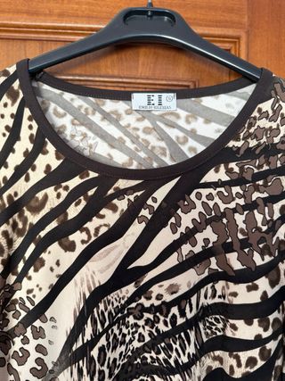 Camiseta animal print manga larga