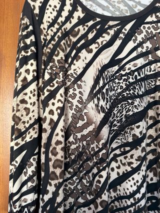 Camiseta animal print manga larga