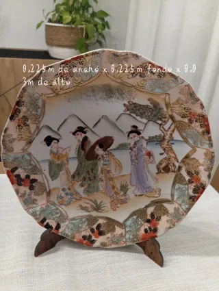 Plato de decoración oriental pintado a mano