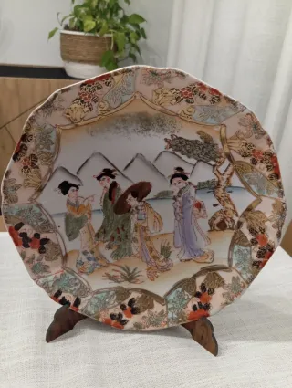 Plato de decoración oriental pintado a mano